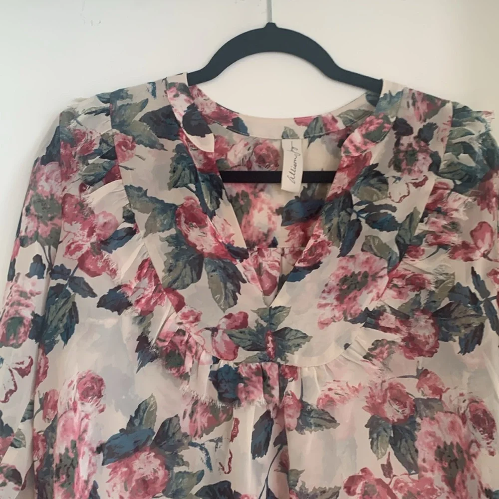 Evereve blouse in a beautiful floral pattern.  Semi-Sheer - Picture 3 of 9